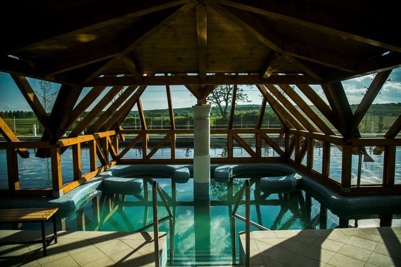 Termáltó - Fürdőház