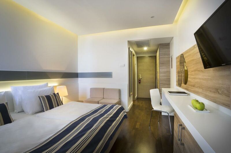 Kétágyas prémium tengerre néző balkonos szoba