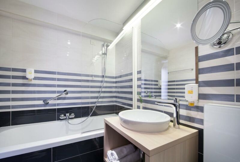 Kétágyas prémium tengerre néző balkonos szoba