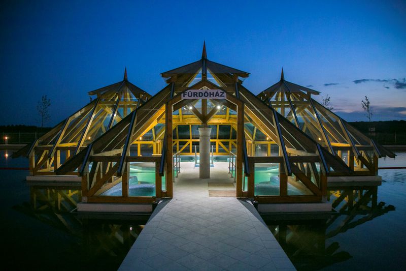 Termáltó - Fürdőház