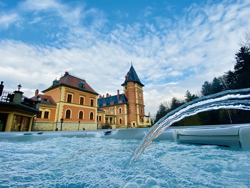 Kültéri panoráma pezsgőfürdő