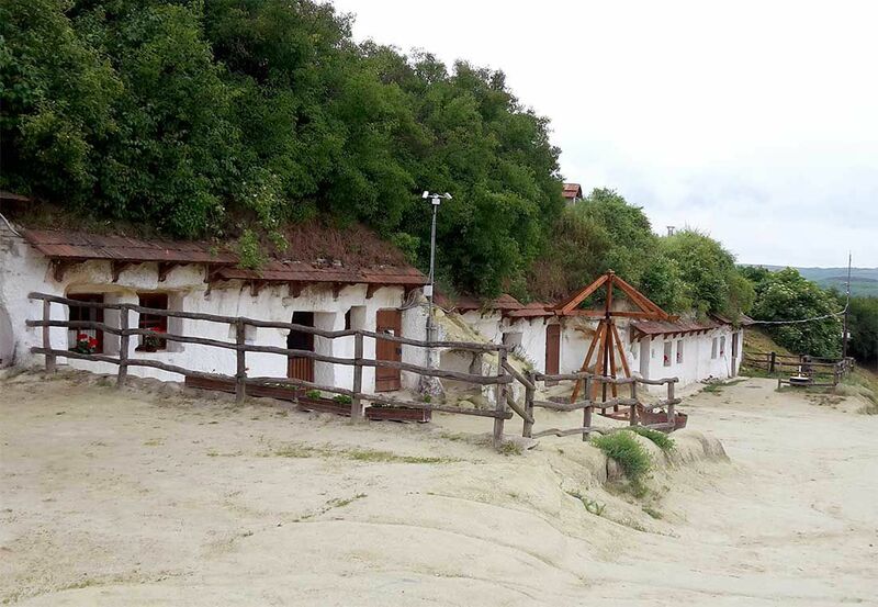 Egerszalóki barlanglakások