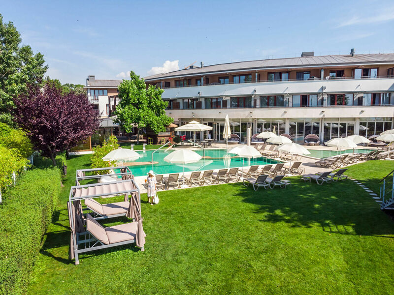 Hotel Golden Lake Resort****superior