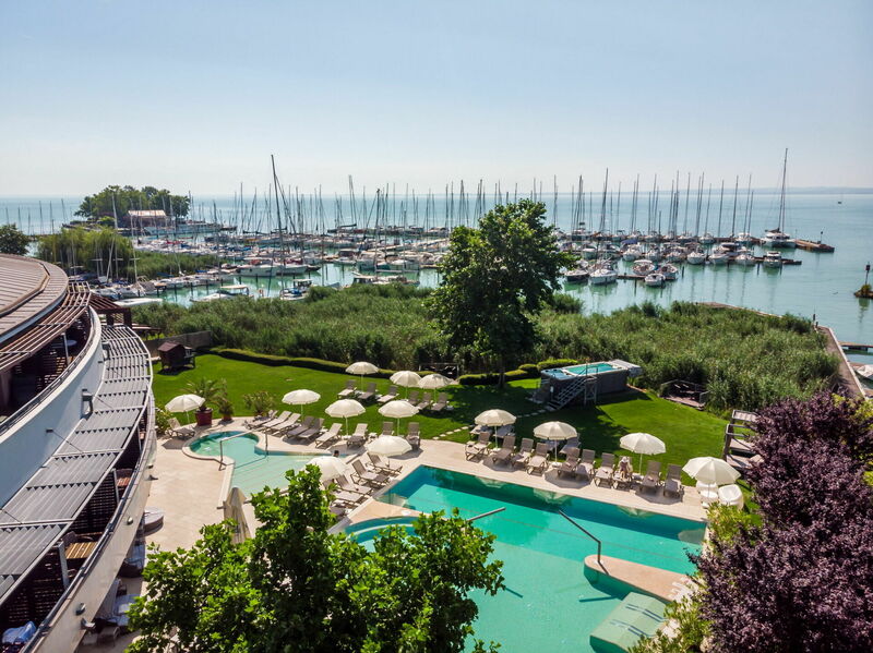 Hotel Golden Lake Resort****superior