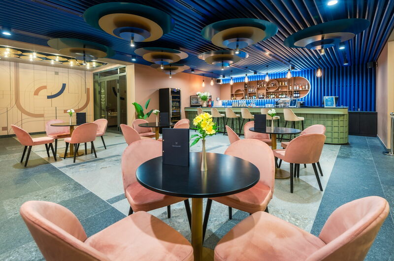 Bár (keleti szárny)