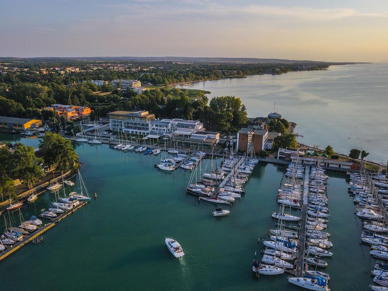 Hotel Yacht**** Wellness & Business