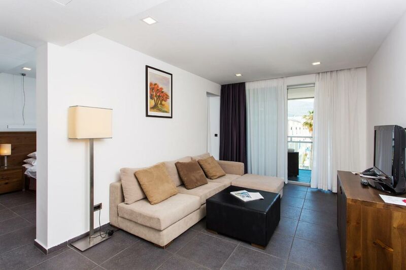 Kétágyas pótágyazható superior tengerre/óvárosra néző szoba