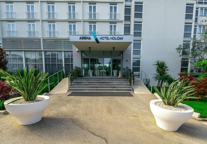Arena Hotel Holiday***