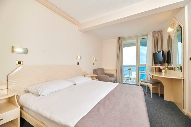 2+1 ágyas classic tenger oldali balkonos szoba