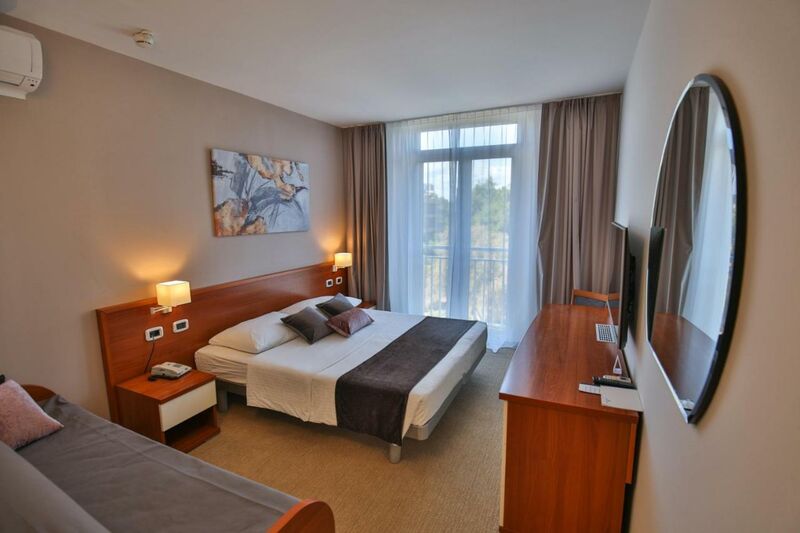 Kétágyas pótágyazható szoba