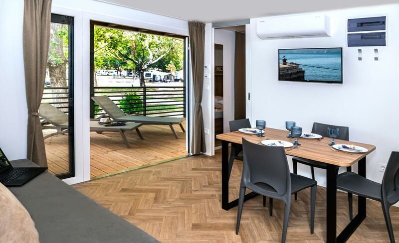 4+1 fős Adria Superior mobilház jacuzzival (A zóna)