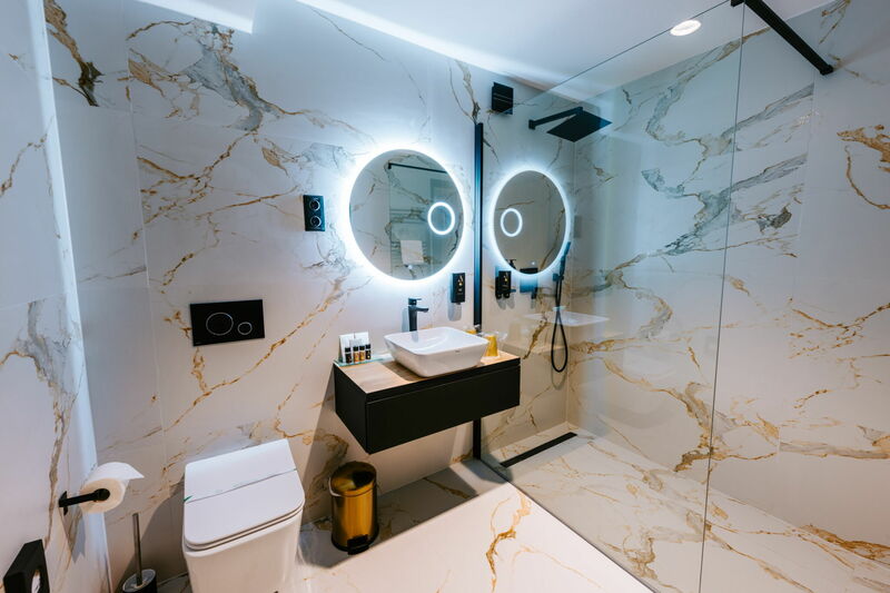 Deluxe king-size szoba privát jacuzzival - Fürdőszoba