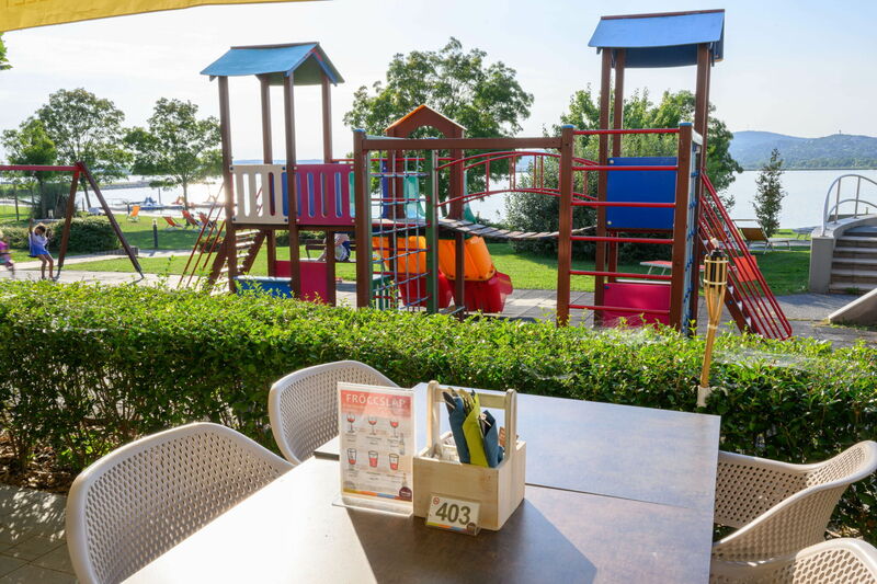 Tóparti játszótér