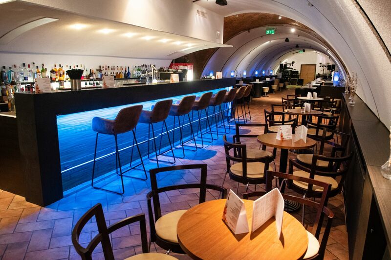 Carafe - éjszakai bár