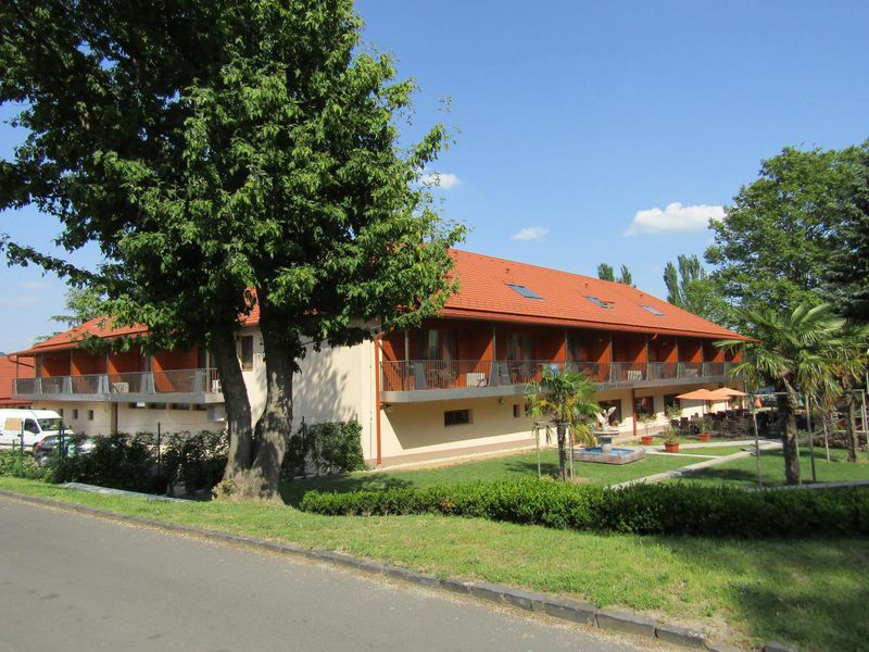 Hotel Halászkert