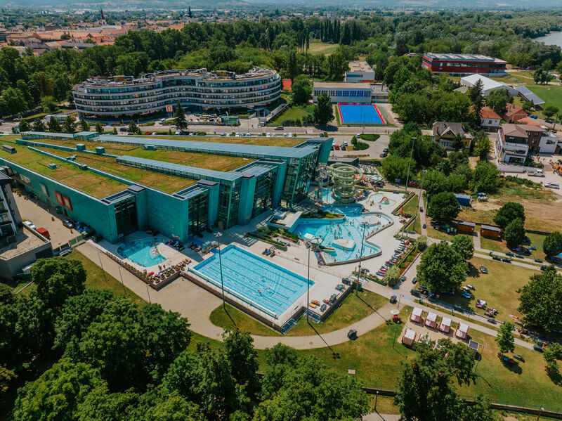 Aquasziget Élményfürdő