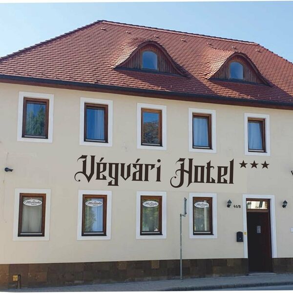 Végvári Hotel***