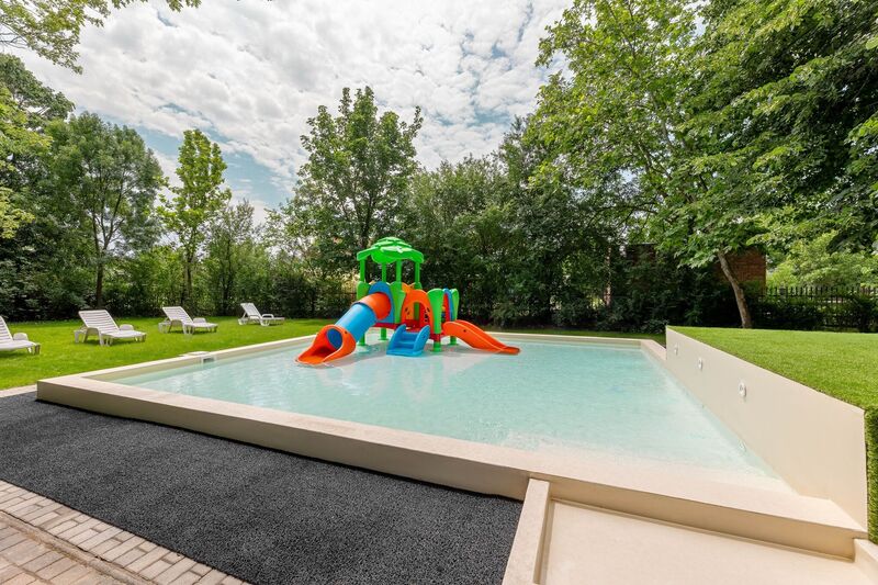 Kültéri gyermekmedence