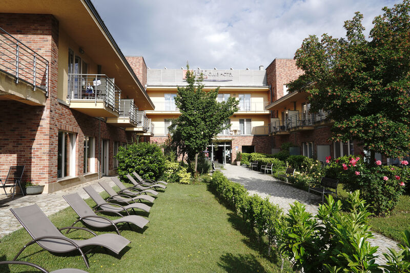 Royal Club Hotel****