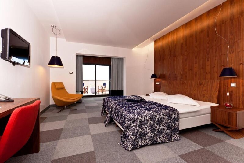 Kétágyas pótágyazható tengerre néző szoba