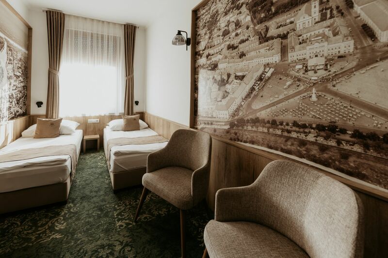 Standard kétágyas normál méretű szoba