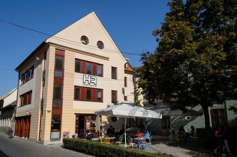 HR Apartmanház