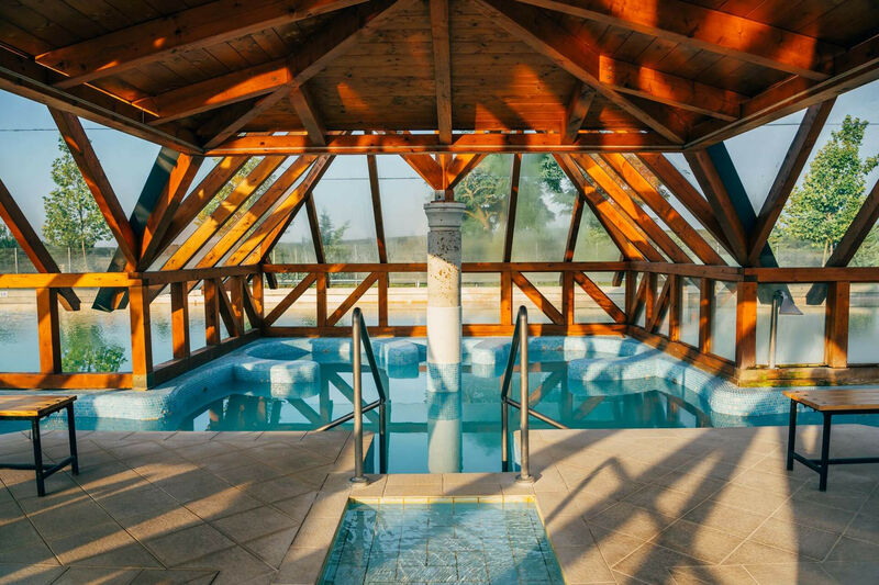 Termáltó - Ülőmedence