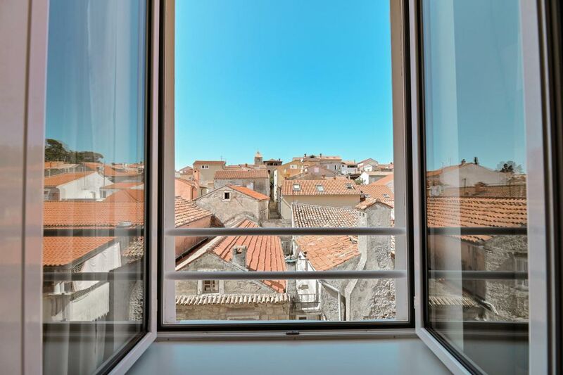 Kétágyas óvárosra néző szoba