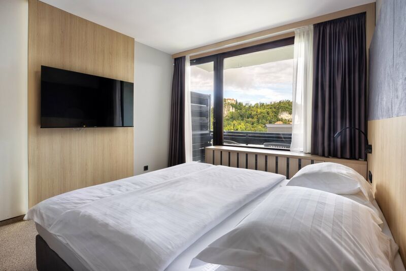 Kétágyas standard tóra néző szoba