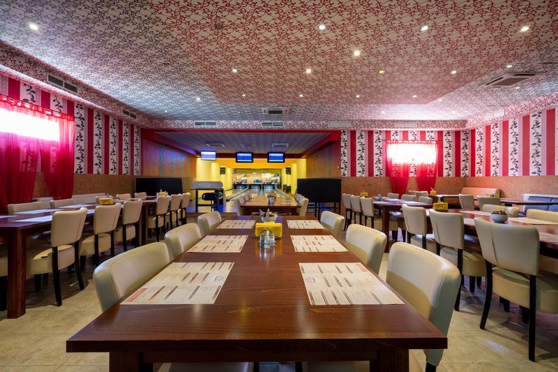 Bowling pálya saját bárral és étteremmel