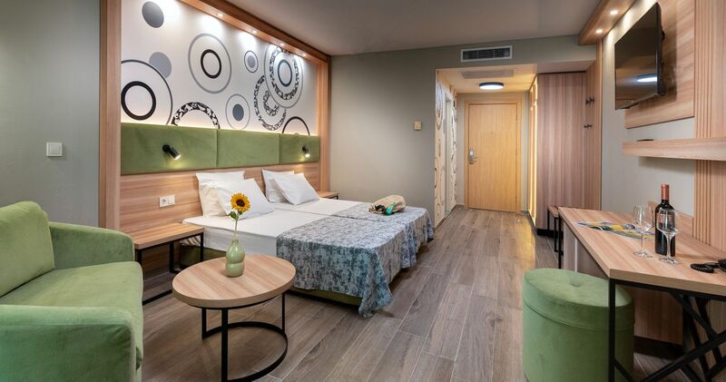 Kétágyas nagy méretű pótágyazható deluxe szoba