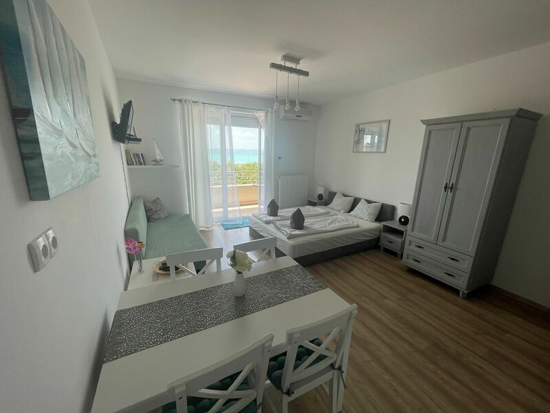 Silver stúdió, balatoni panorámás, erkélyes apartman