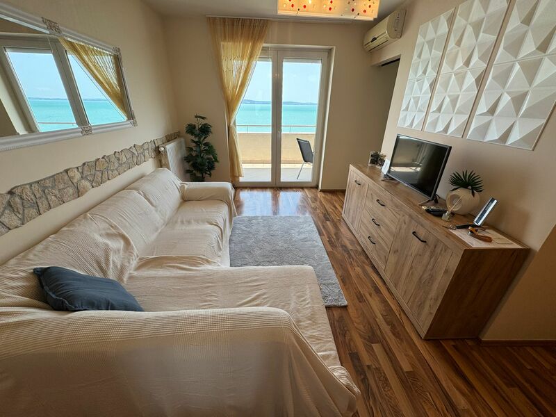 GOLD balatoni panorámás, erkélyes apartman