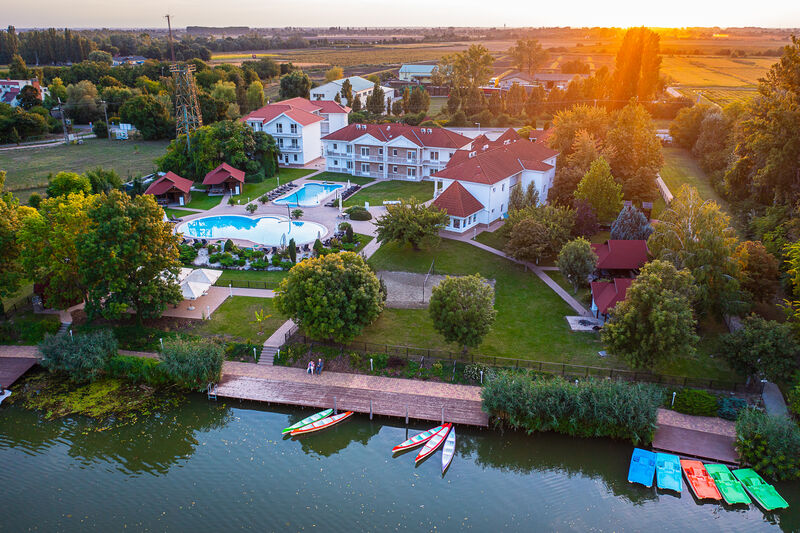 Aranyszarvas Panzió****, Étterem és Grillterasz