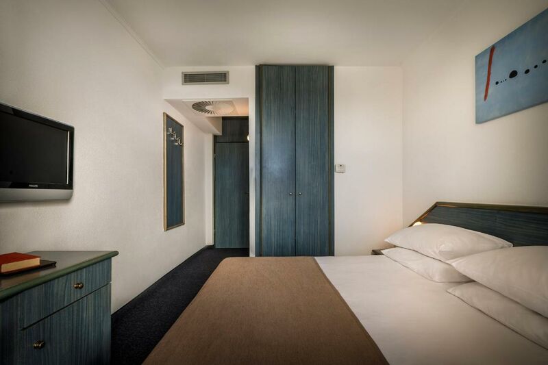 Kétágyas pótágyazható balkonos szoba