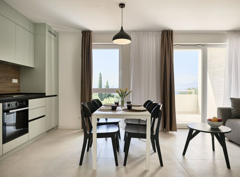 Egy hálószobás 2+2 fős balkonos tenger oldali apartman