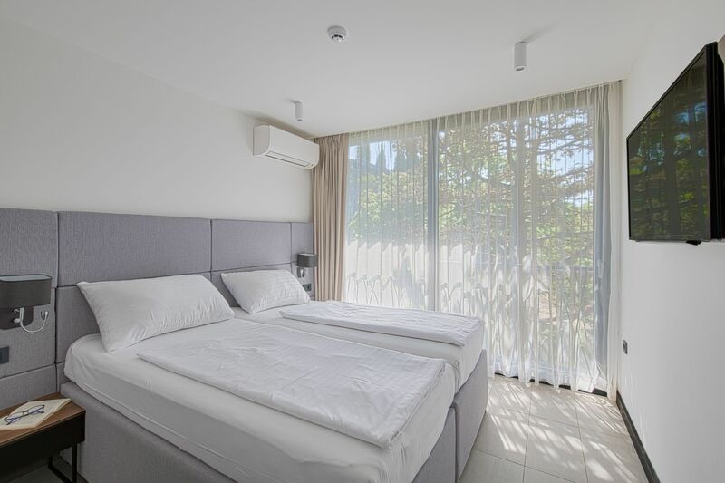 Kétágyas melléképületi standard francia balkonos szoba