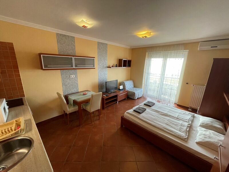 Silver stúdió, balatoni panorámás, erkélyes apartman